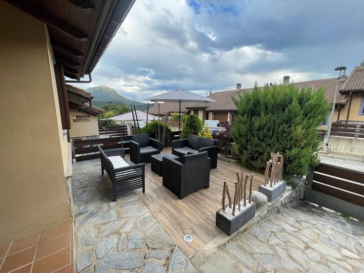 Location de vacances pour 7 personnes, avec jardin ainsi que vue et piscine à Sabiñánigo - 4