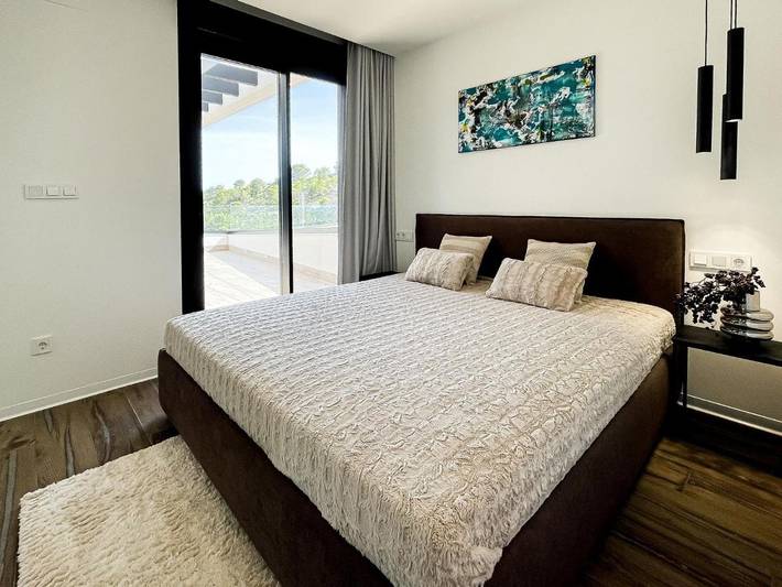 Chalet para 8 personas, con jacuzzi y balcón además de jardín y piscina en Marina Baja - 4