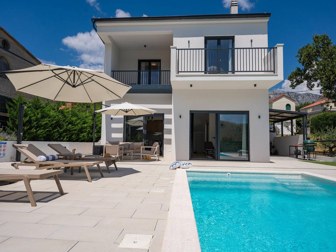 Afslappet familievilla med privat pool in Naklice, Split-Dalmatien
