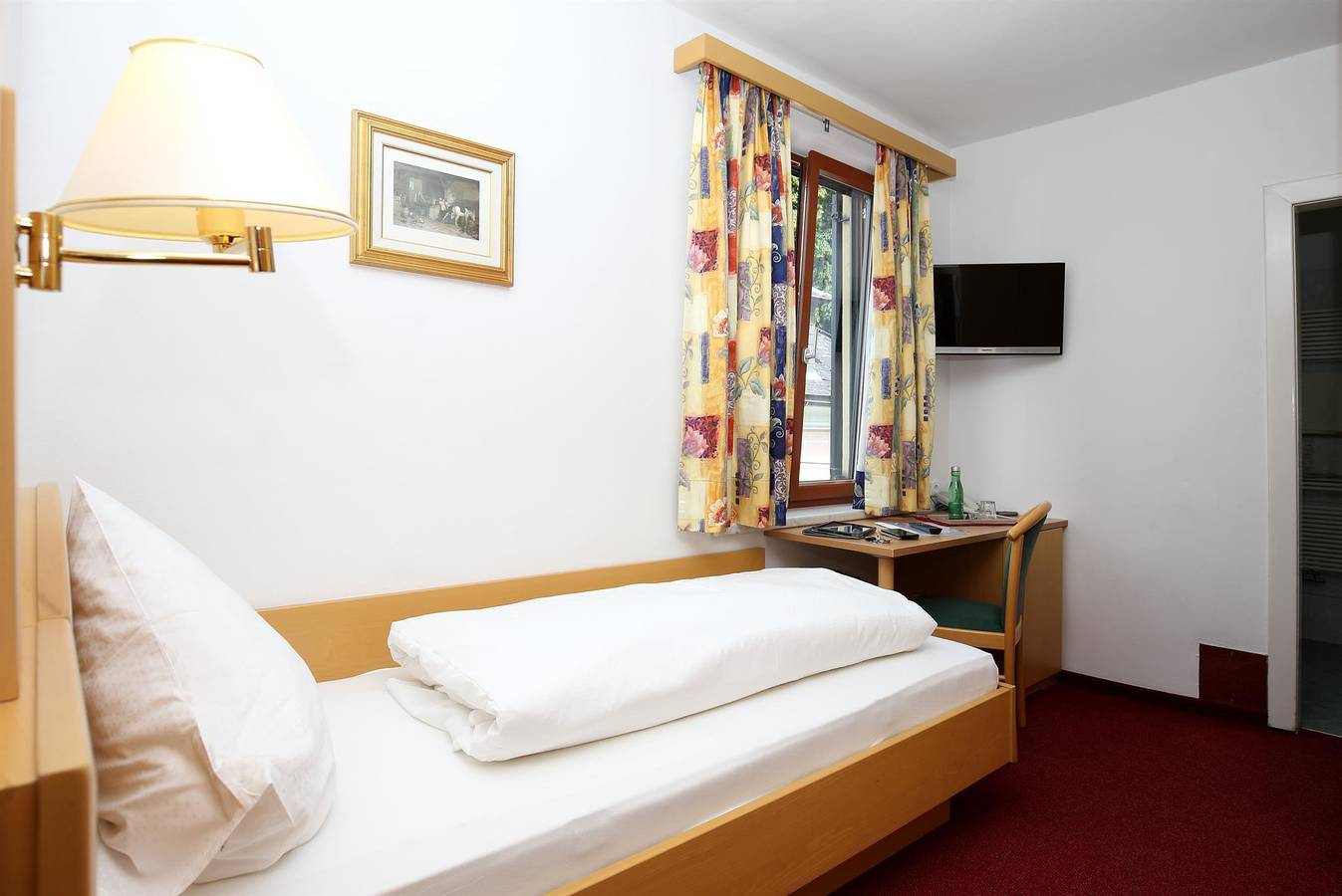 Geheel vakantieappartement, Éénpersoonskamer, douche of bad, Wc, balkon in Millstatt, Bezirk Spittal an der Drau