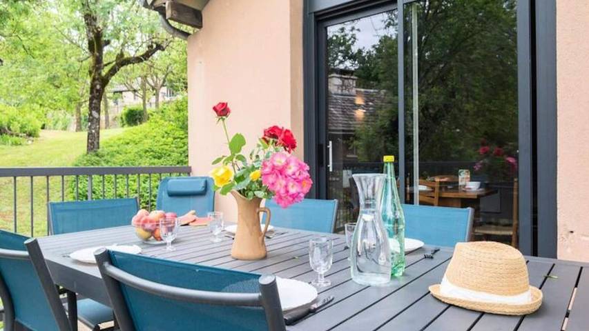 Appartement de vacances pour 7 personnes, avec piscine et jardin, animaux acceptés