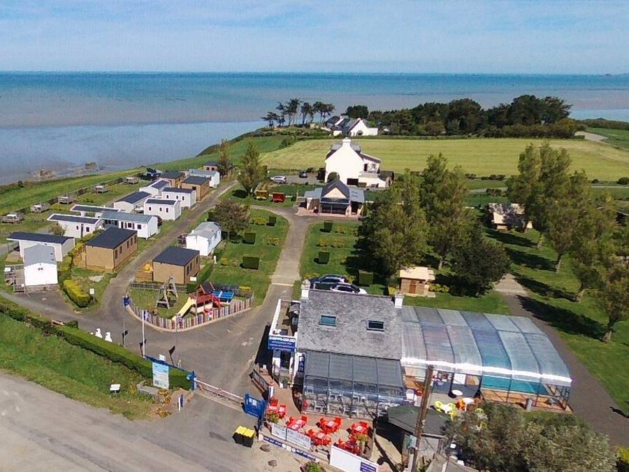Camping Bellevue - Mobilhome 2 personnes - Corsaire 20m² in Hillion, Côte de Goëlo