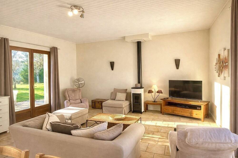 Gîte Nature: Piscina privada-Aire acondicionado-Juegos-Caballos-5hectáreas-Haras in Coutras, Región de Libourne