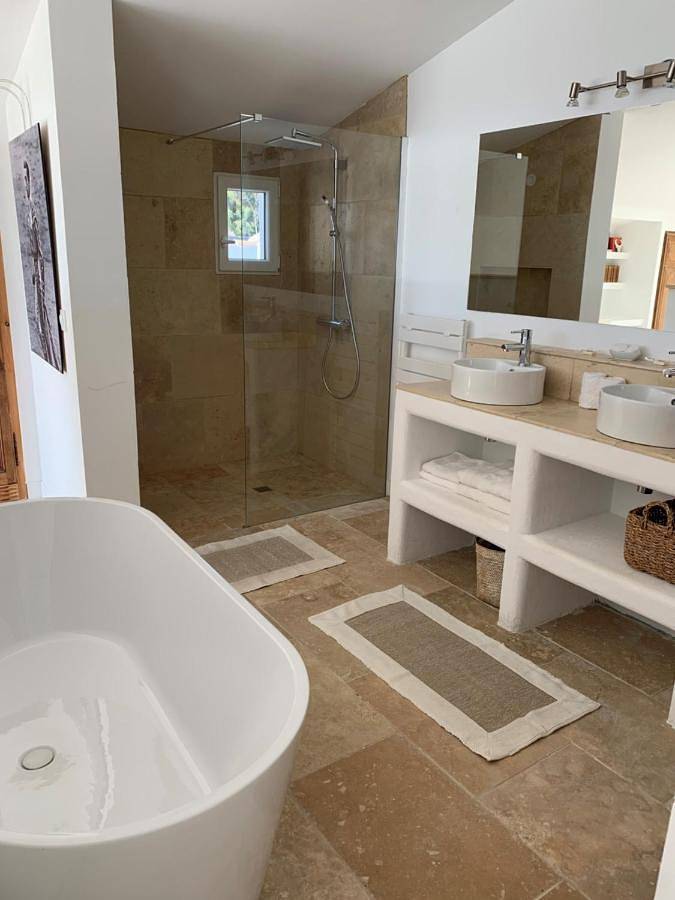 Chambre d’hôte pour 2 personnes, avec terrasse et piscine ainsi que jardin et vue à Saintes-Maries-de-la-Mer - 3