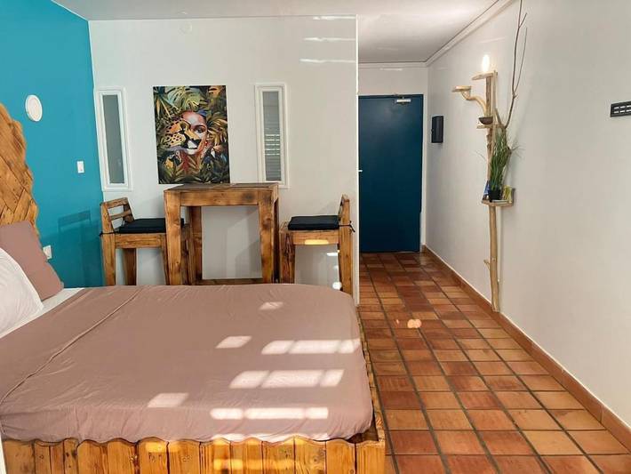 Gîte pour 2 personnes, avec vue ainsi que terrasse et piscine, animaux acceptés dans Anse de Tartane - 4