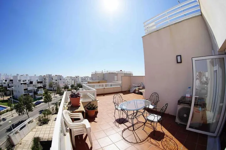 Apartamento de vacaciones para 5 personas, con terraza y piscina además de jardín y vistas, Se admiten mascotas - 1