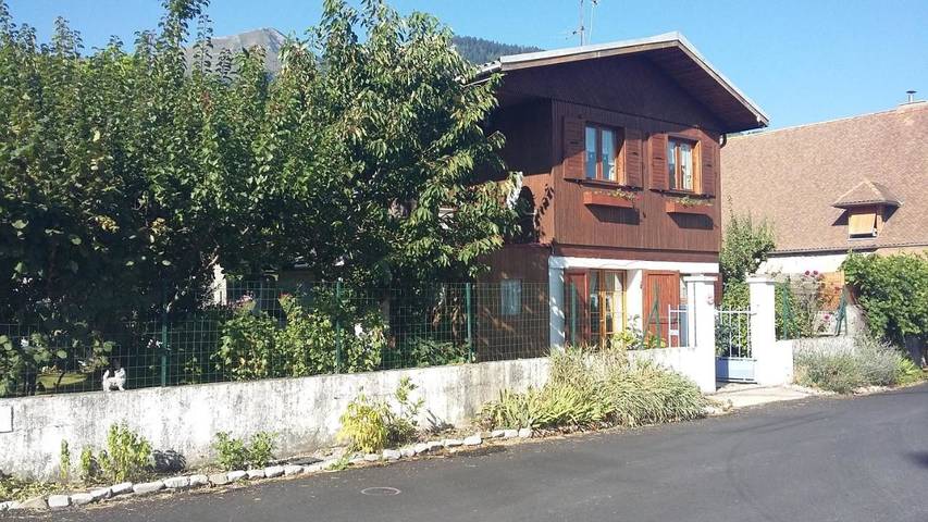 Gîte pour 6 personnes, avec Balcon et Terrasse ainsi que Jardin et Vue dans Le Percy