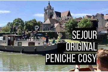 Bateau pour 4 personnes, avec terrasse et vue dans le Jura