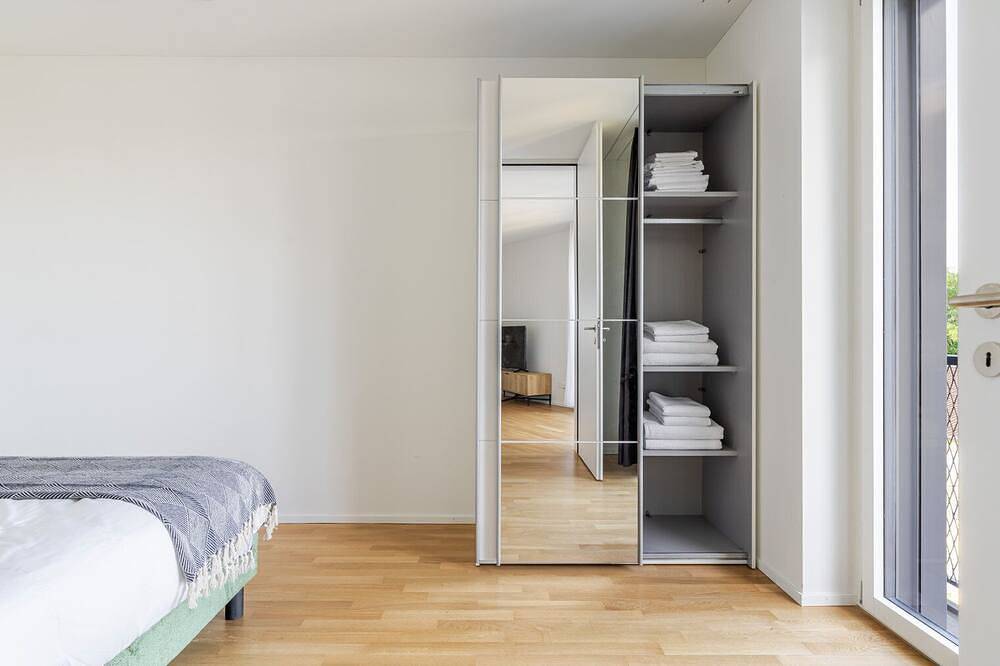 Ganze Wohnung, Blueground | Alt-Wiedikon, balcony, nr Uetliberg in Zürich, Bezirk Zürich