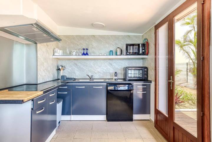 Location de vacances pour 5 personnes, avec vue et terrasse dans Port de Saint-Gilles les Bains - 3