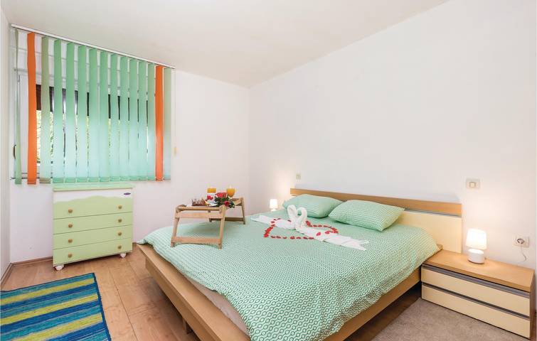 Gemütliche 75 m² große Wohnung mit Pool, Terrasse und WLAN – 2 km bis zur Küste in Rijeka, Primorje-Gorski Kotar