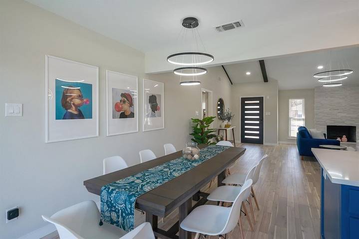 Vacation rental for 16 people, with balcony and pool as well as yard and hot tub in Richardson (TX)