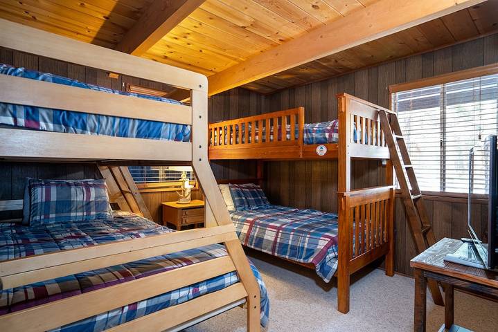 Vacation rental for 8 people, with yard and balcony by Lake Tahoe