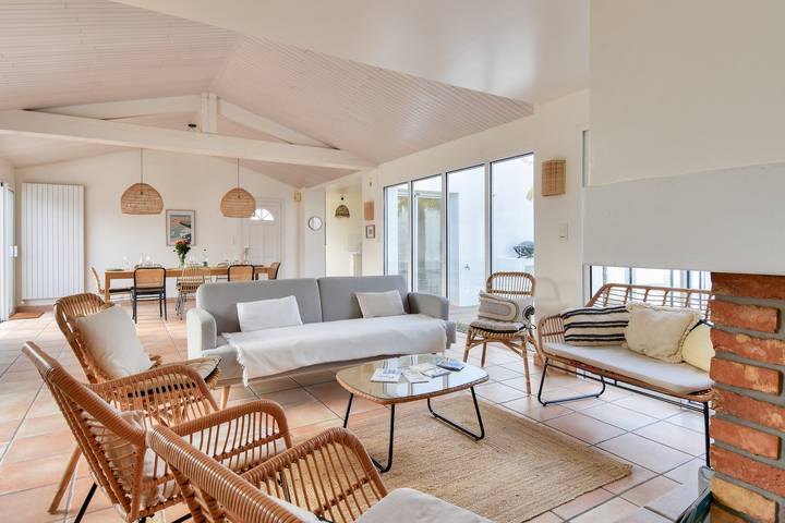 Location de vacances pour 14 personnes, avec Terrasse et Jardin dans Plage de la Clère