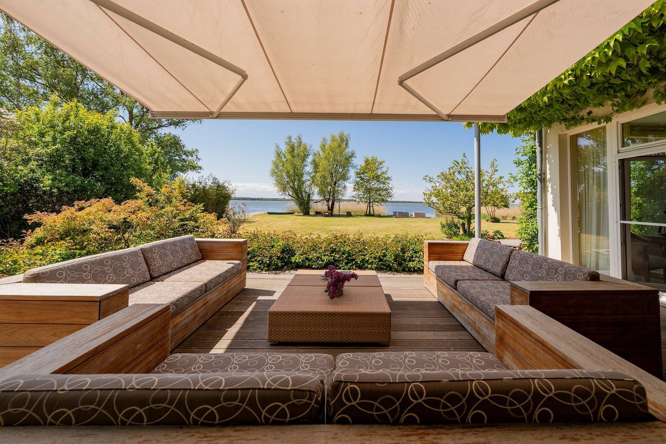 Ferienhaus Peeneblick - exklusives Traumhaus in Direktlage am Wasser mit Bootssteg und Aussensauna in Rankwitz, Usedom