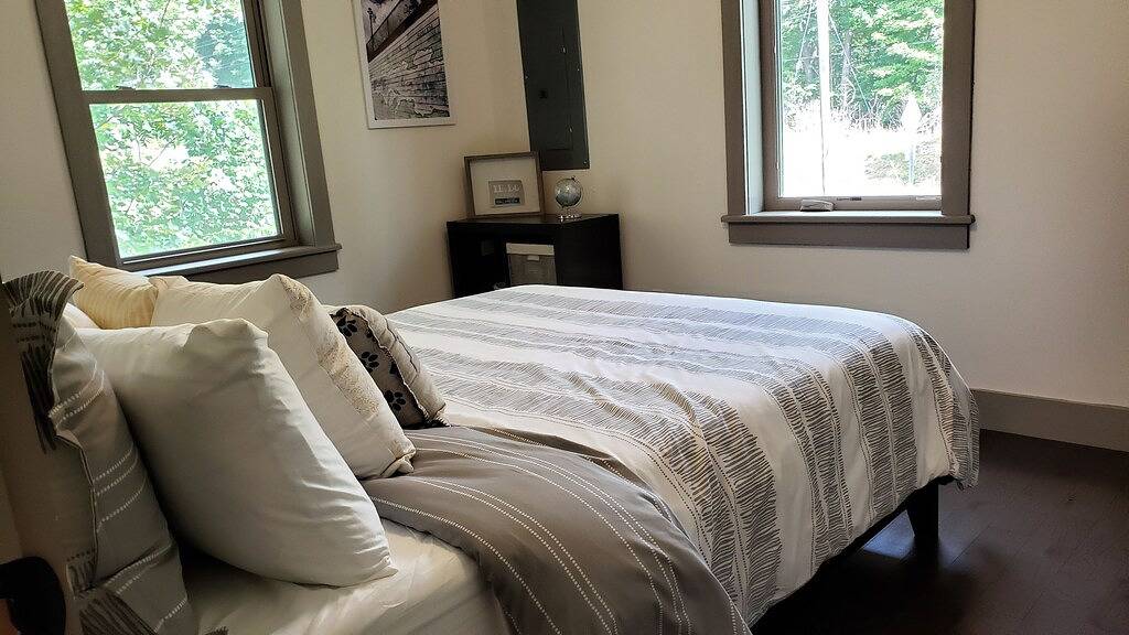 Cute&Chic Lake George Escape (2bedroom/2bath w/parking) in Lake George (Stadt), Adirondack Mountains