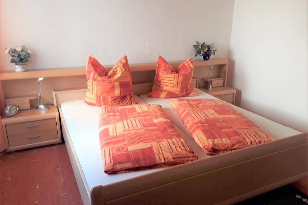Ganze Wohnung, Komfortable 80qm Ferienwohnung mit großem überdachtem Balkon, voll ausgestattete Küche in Steinwiesen, Frankenwald