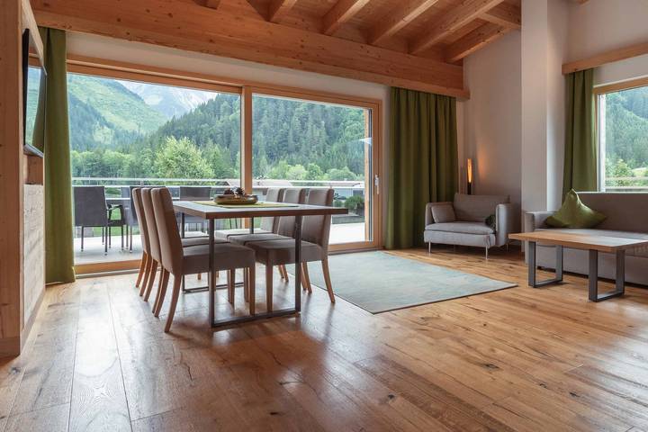 Appartement voor 6 personen, with Terras and Tuin as well as Uitzicht in Bichlbach