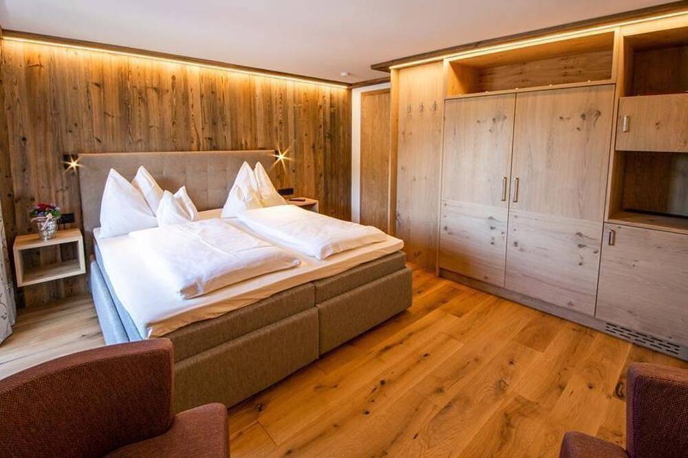 Komfort-Doppelzimmer mit Dusche, Wc - Landhotel Föhrenhof in Ellmau, Kaisergebirge