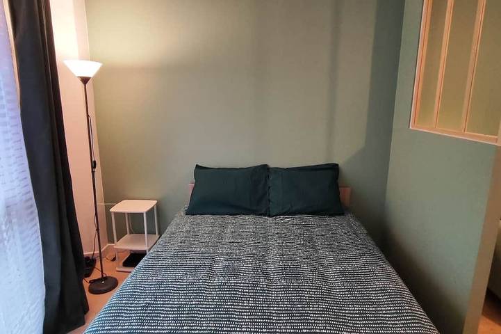 Ganze Wohnung, \"Bright Getaway in the City Center, 20 Min to Disneyland and Paris by Rer\" in Noisy-le-Grand, Seine-Saint-Denis