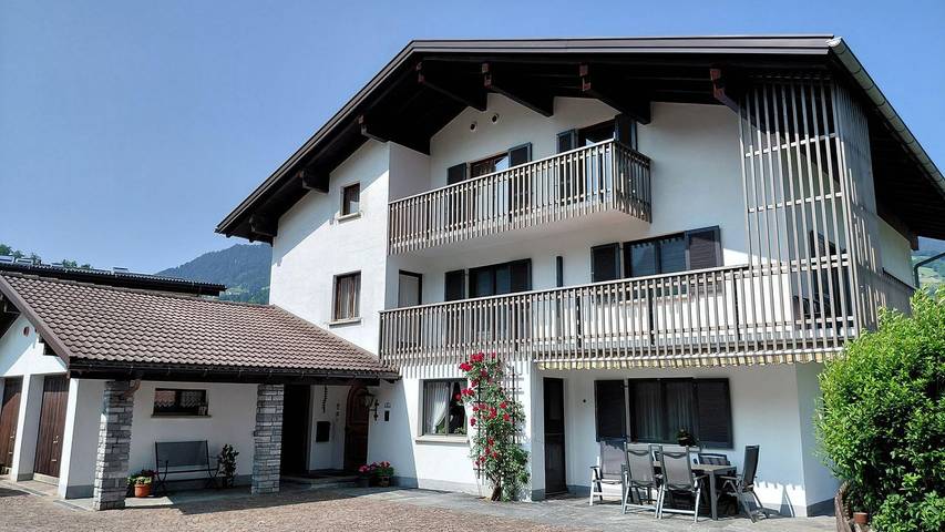 Ferienwohnung für 2 Personen, mit Terrasse und Garten sowie Ausblick, kinderfreundlich in Tschagguns