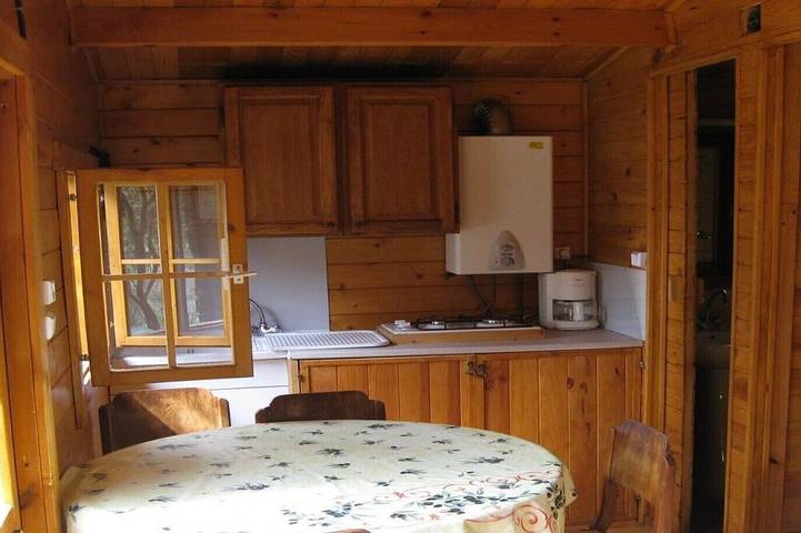 Gîte pour 6 personnes, avec piscine ainsi que balcon et jardin