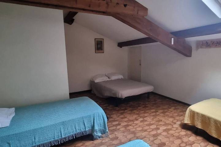 Location de vacances pour 16 personnes, avec balcon et jardin à Saint-Étienne-de-Fontbellon - 3