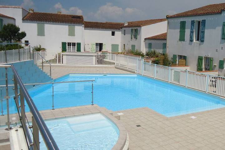 Location de vacances pour 4 personnes, avec terrasse et piscine à Saint-Martin-de-Ré