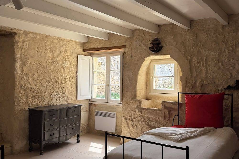 Charming stone house near Saint-Émilion in Lugaignac, Región de Libourne