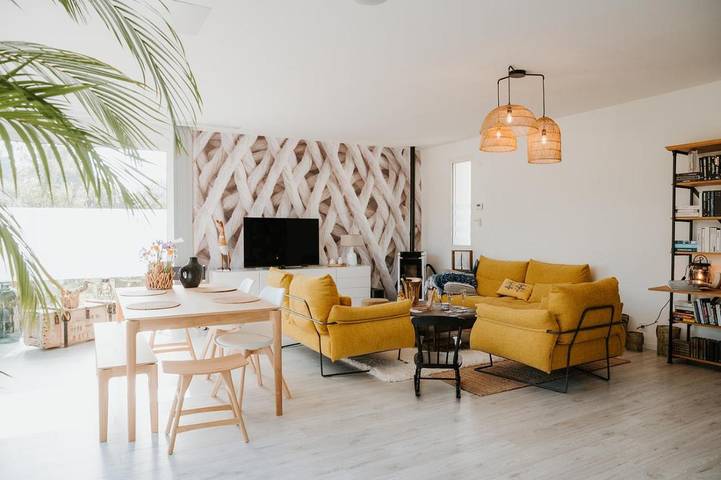 Location de vacances pour 8 personnes, avec sauna ainsi que jacuzzi et jardin, animaux acceptés dans Plage de Tréompan