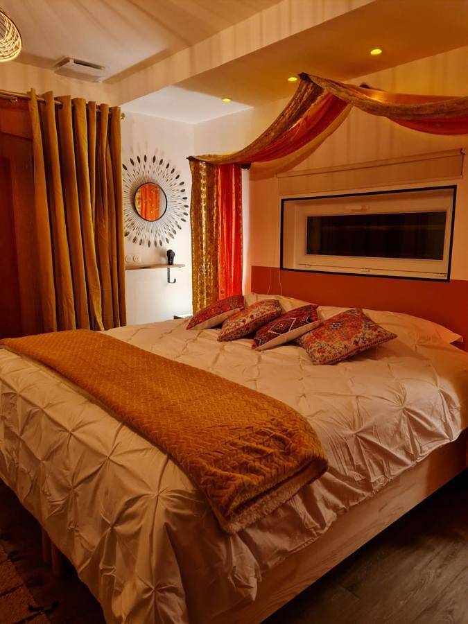 Chambre d’hôte pour 2 personnes, avec Terrasse et Jardin ainsi que Piscine et Vue