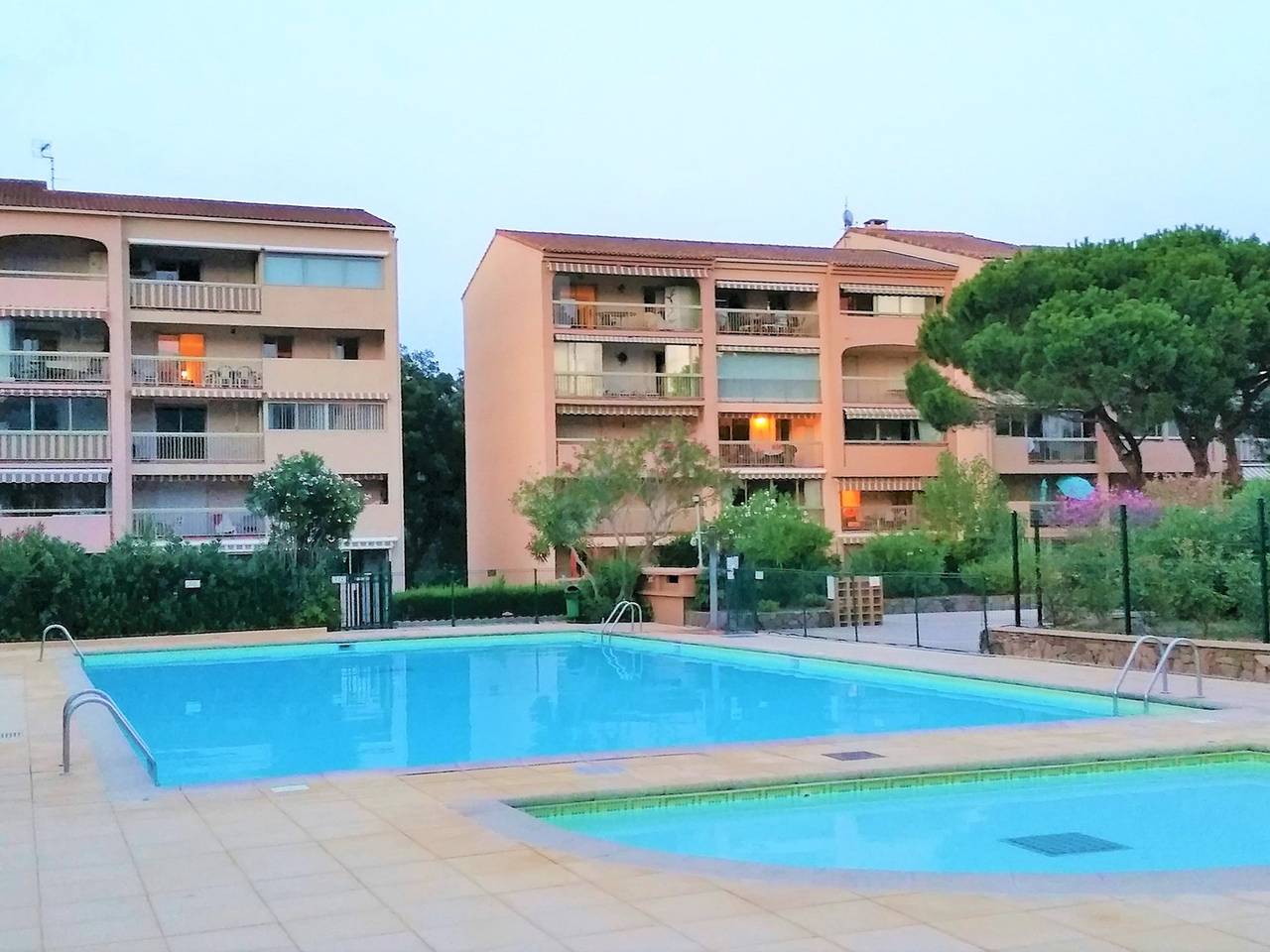 Entire apartment, Luxury Apartment with Pool & Terrace, Close to Beach - Sainte Maxime in Sainte-Maxime, Draguignan region