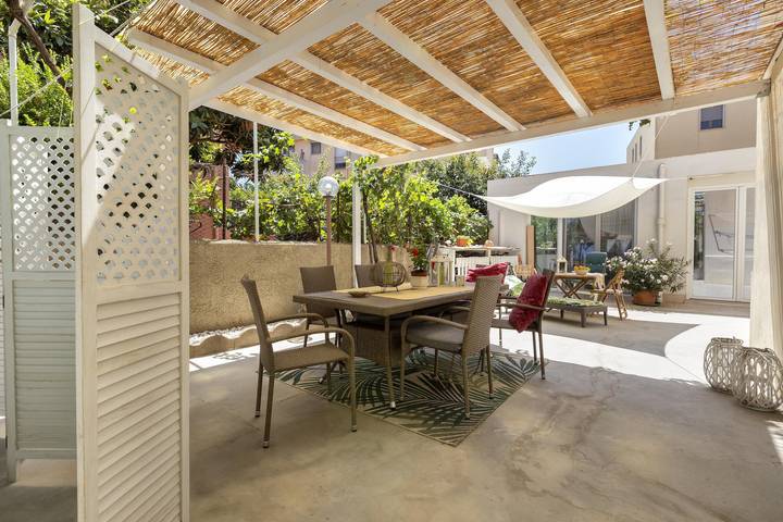 Appartamento intero, Appartamento Uva Regina vicino alla spiaggia con giardino, terrazza, balcone e A/C in La Cunetta, Alghero