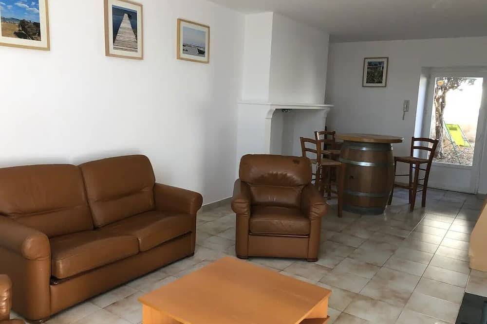 Maison Avec un Jardin de 1500m² et une vue Imprenable sur le Vignoble in Marseillan, Côte d'Améthyste