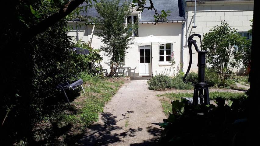 Location de vacances pour 6 personnes, avec jardin et vue à Huismes