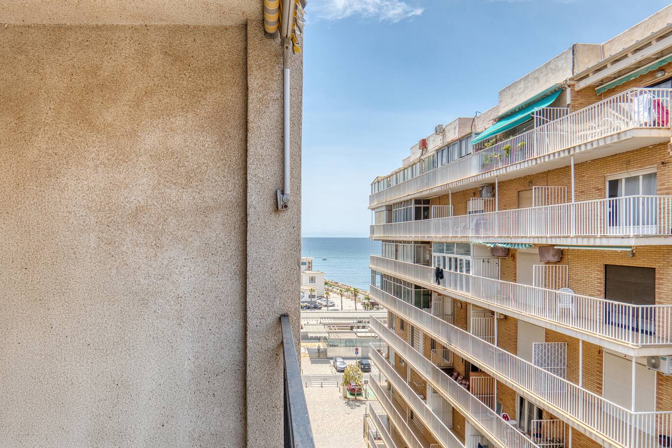 Hel lägenhet, Apartment 'Sunflower Castellón' with Sea View, Shared Terrace and Wi-Fi in Santa Pola, Costa Blanca