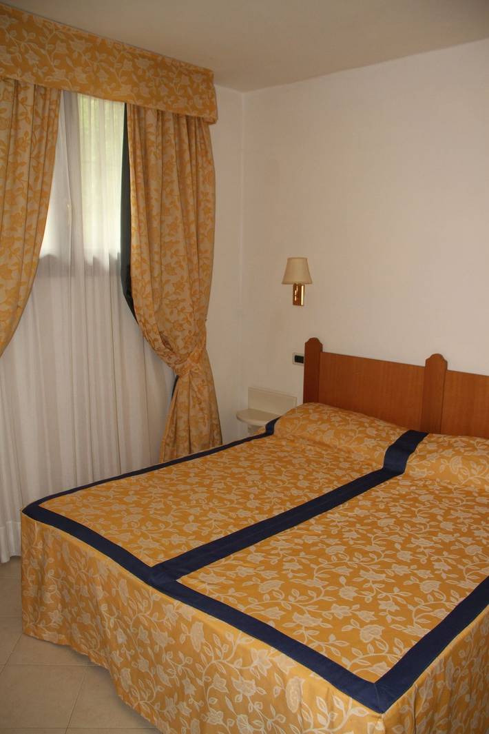 Front Lake Resort Le Corti del Lago Zweizimmer-Bungalow Bilo A2 für 4 Personen in Padenghe sul Garda, Montañas Garda