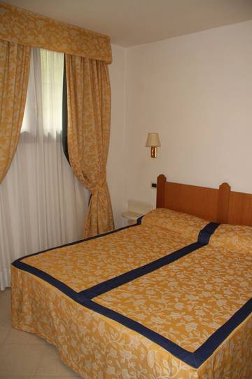 Maison De Vacances pour 4 Personnes dans Padenghe sul Garda, Montagnes autour du lac de Garde, Photo 4