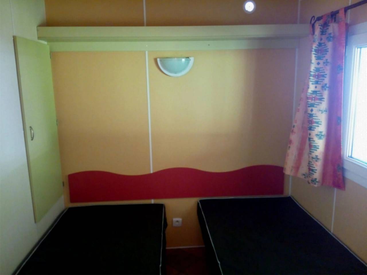 Zecamping 4* familial piscine couverte pet friendly mobil-home 22m2 in Vic-sur-Cère, Région d'Aurillac