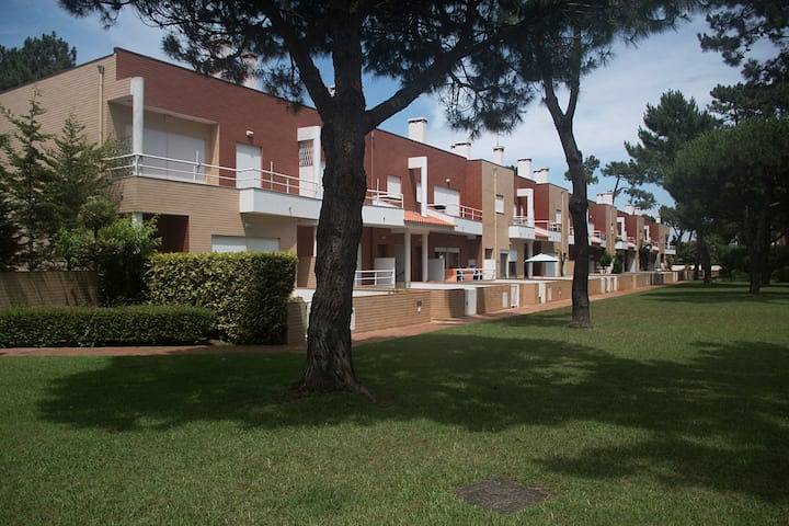 Ganze Wohnung, Ferienwohnung für 6 Personen mit Pool in Fão, Parque Natural do Litoral Norte