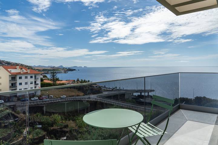 Ganze Wohnung, Encosta Azul – Meerblick & Tageslicht in Santa Cruz (Madeira), Madeira
