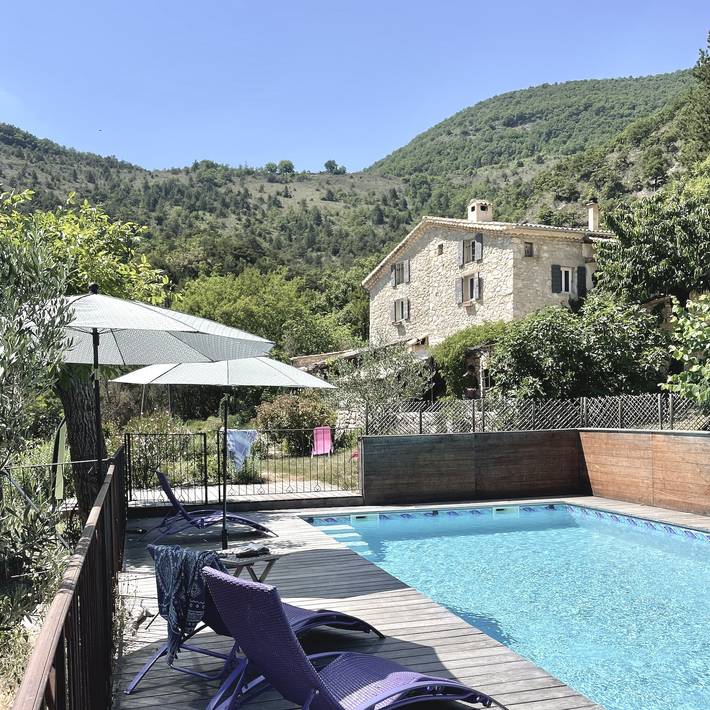 Maison de vacances 'Mas De Charme - Les Angelettes' avec vue sur la montagne, piscine et Wi-Fi in Saint-Ferréol-Trente-Pas, Région de nyons