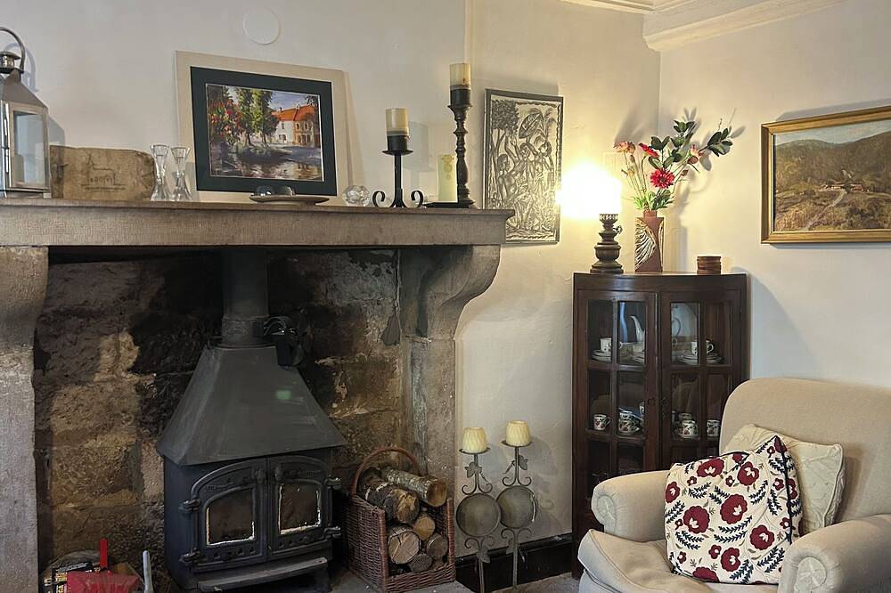 Bridge Cottage is a charming stone built house in a picturesque village in Lusigny-sur-Ouche, Beaune region