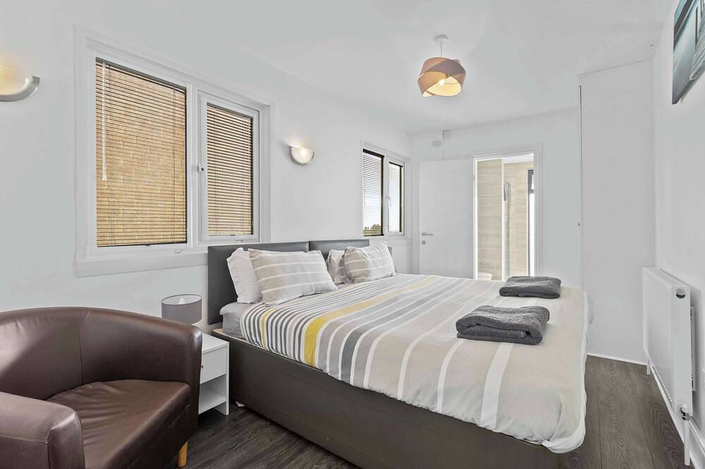 Idyllic Seaside Stay with Stunning Views & Perfect for Families. in Pevensey, East Sussex