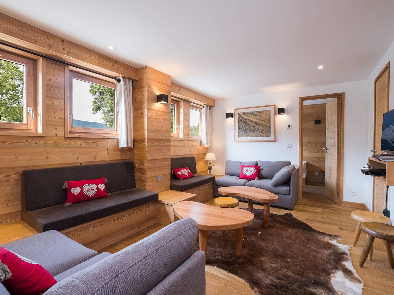 Ganze Wohnung, Chalet mit 4 Schlafzimmern, in Pistennähe, Parkplatz, für 8 Personen in Meribel Village, Courchevel