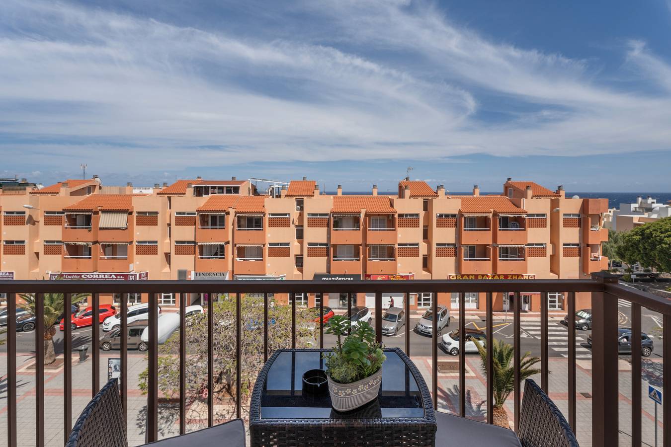 Entire apartment, Vacation 'Gabriela' with Shared Pool, Balcony and Wi-Fi in Punta Larga, Las Caletillas