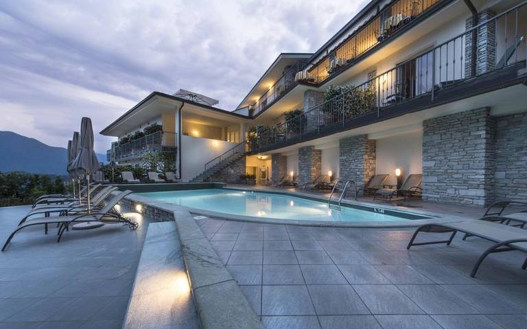 Hôtel pour 2 personnes, avec Balcon et Terrasse ainsi que Jardin et Piscine dans Carlazzo