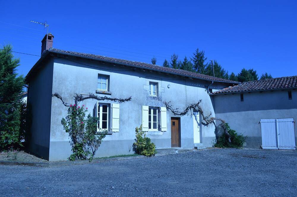 Spacious house with town view in Chabanais, Charente