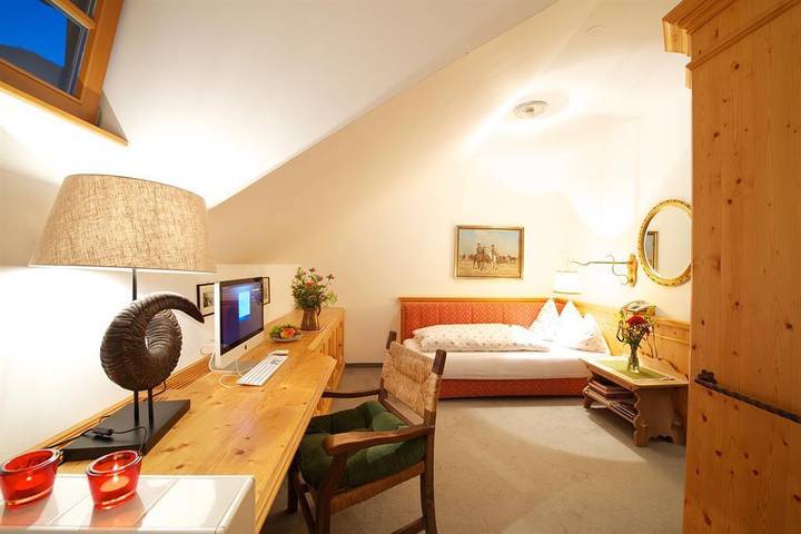 Ganze Ferienwohnung, Einzelzimmer mit Bad, Wc in Lechtaler Alpen, Sankt Anton am Arlberg