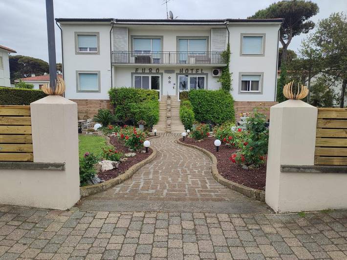 Hôtel pour 2 personnes, avec Terrasse et Jardin à Tirrenia